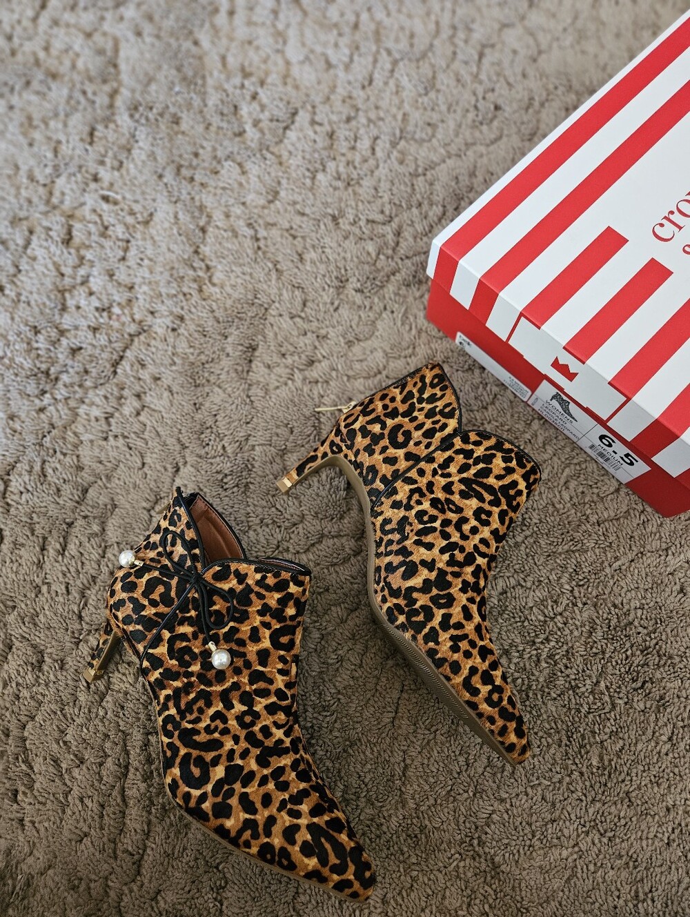 NWT ☆ Crown & Ivy Ankle Boots, Size 6.5, Brand NEW! - Picture 3 of 4